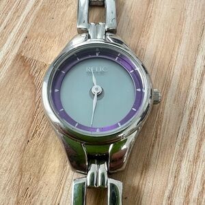 Relic ladies silver tone bracelet watch NEW BATTERY